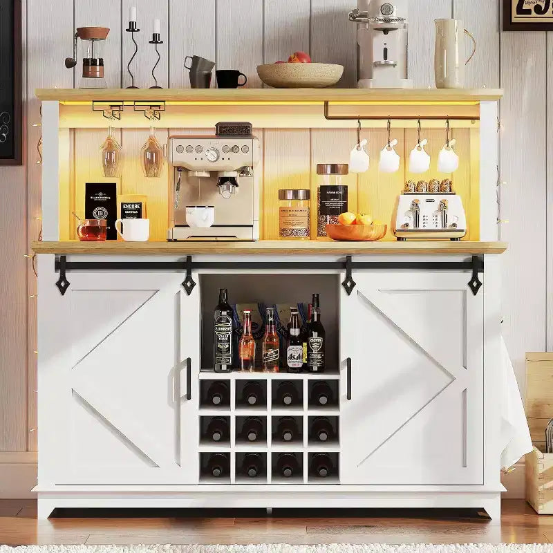 Mobile bar da 55 pollici con ante scorrevoli alla maniera di un fienile, illuminazione decorativa e hub multifunzione, portabicchieri da vino per la sala da pranzo