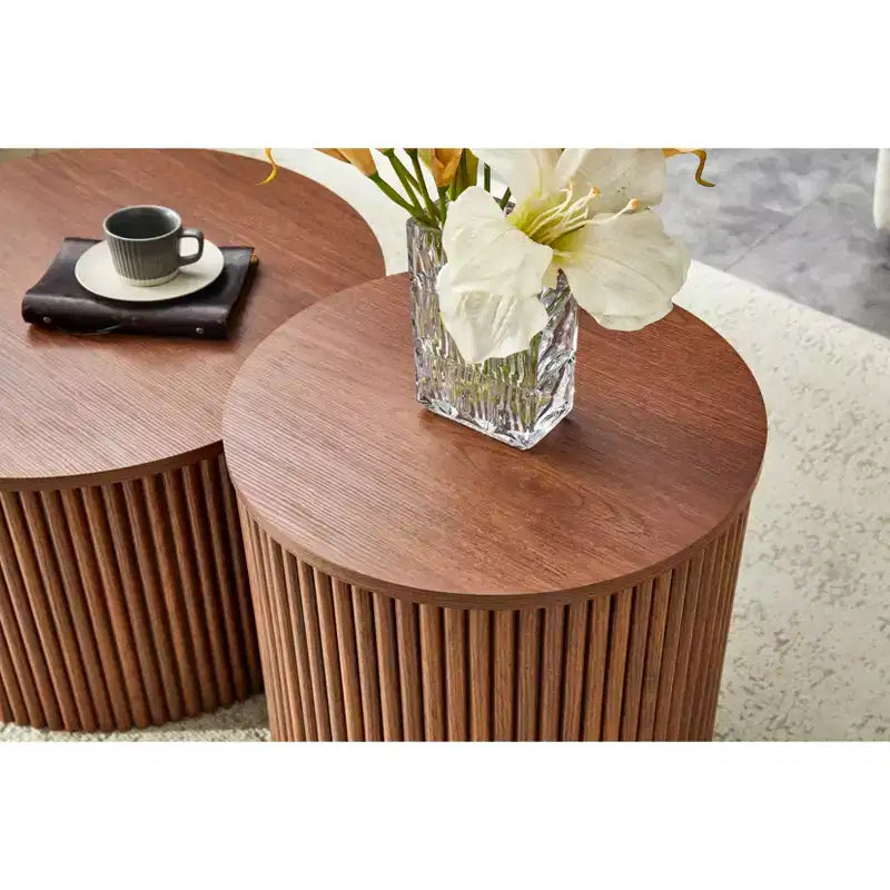 Set di 2 tavolini impilabili con design a colonna romana e contenitore nascosto, finitura effetto legno per soggiorno