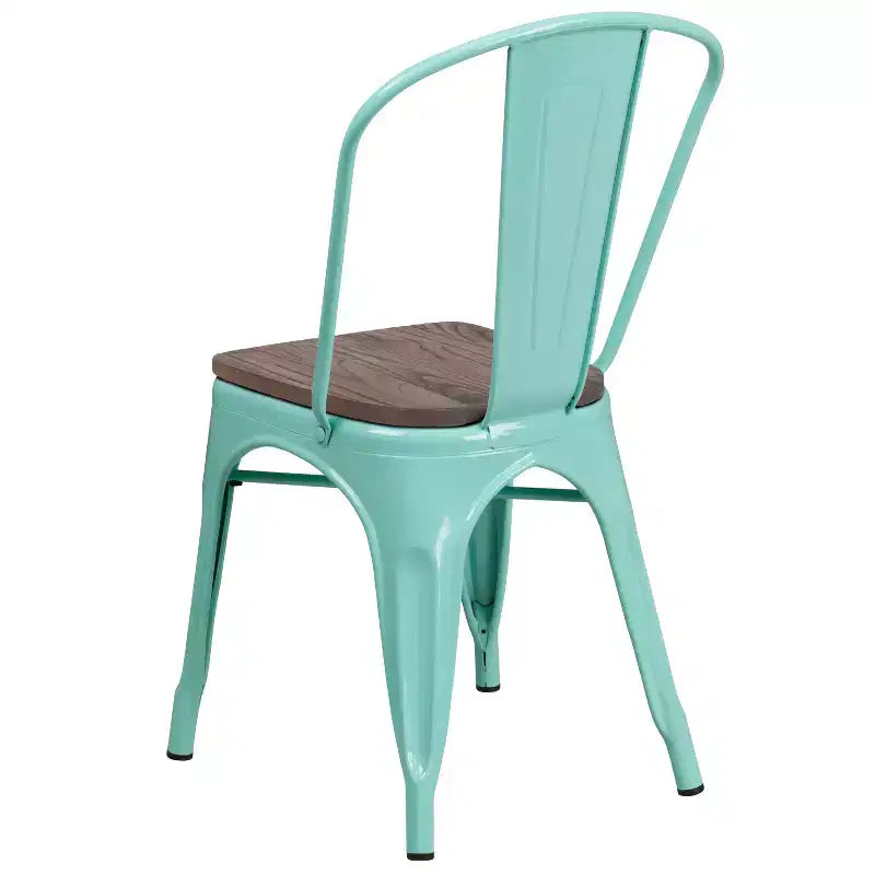 Sedia da pranzo impilabile in metallo colorato con seduta in legno