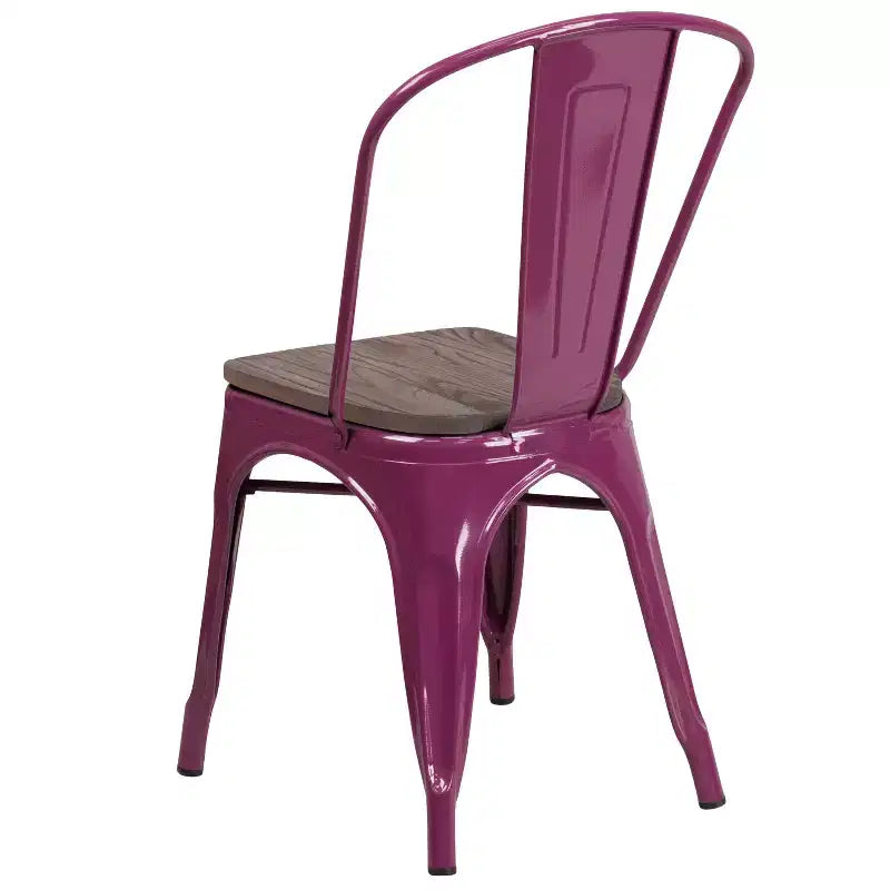 Sedia da pranzo impilabile in metallo colorato con seduta in legno